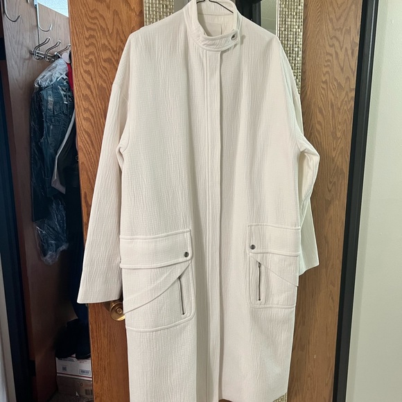 TRACY REESE WHITE COTTON OVERCOAT WITH RUFFLE SLEEVES… LARGE… NEW WITH TAGS. - Picture 8 of 11